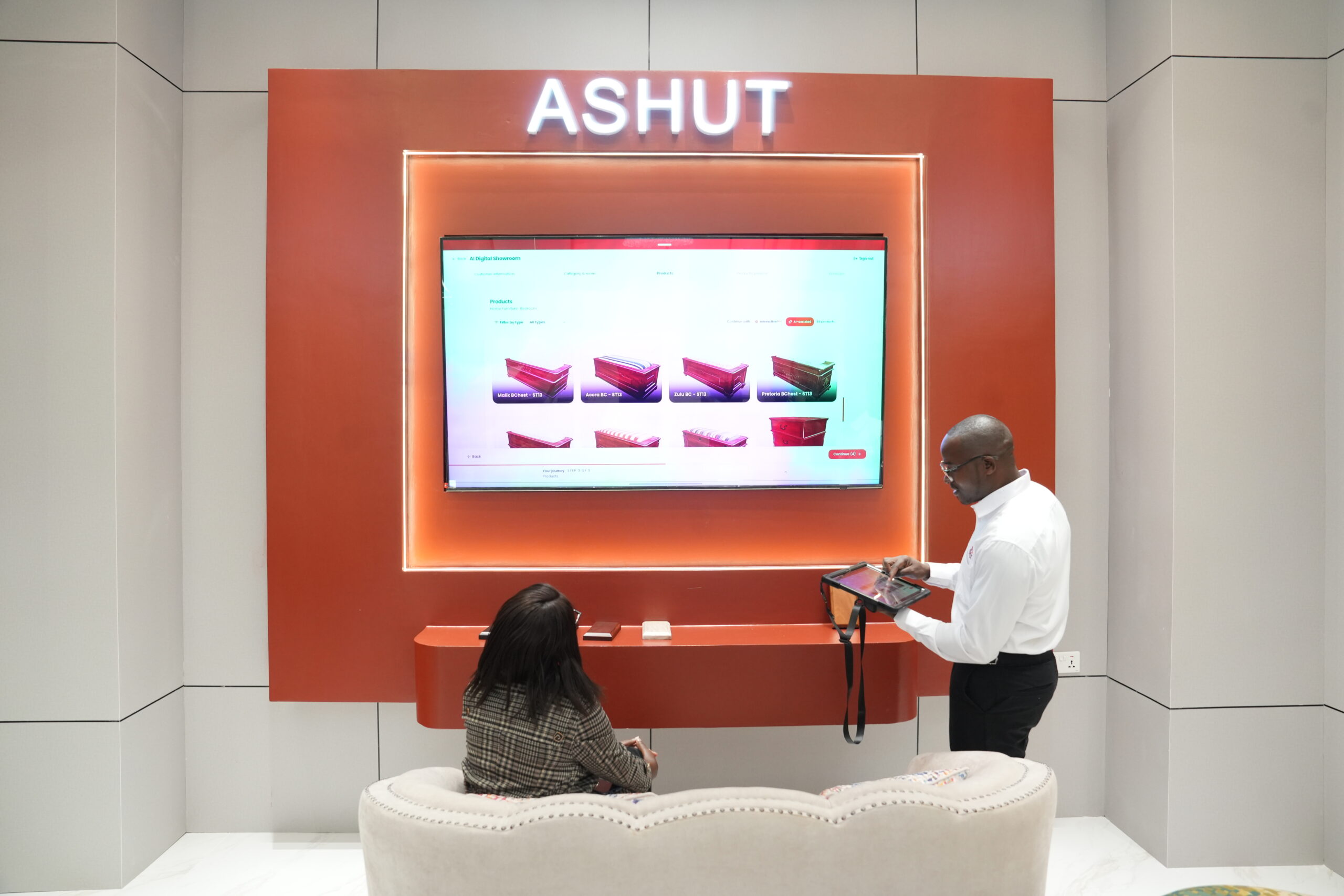 Ashut staff guiding customers through the Ashut experience design process